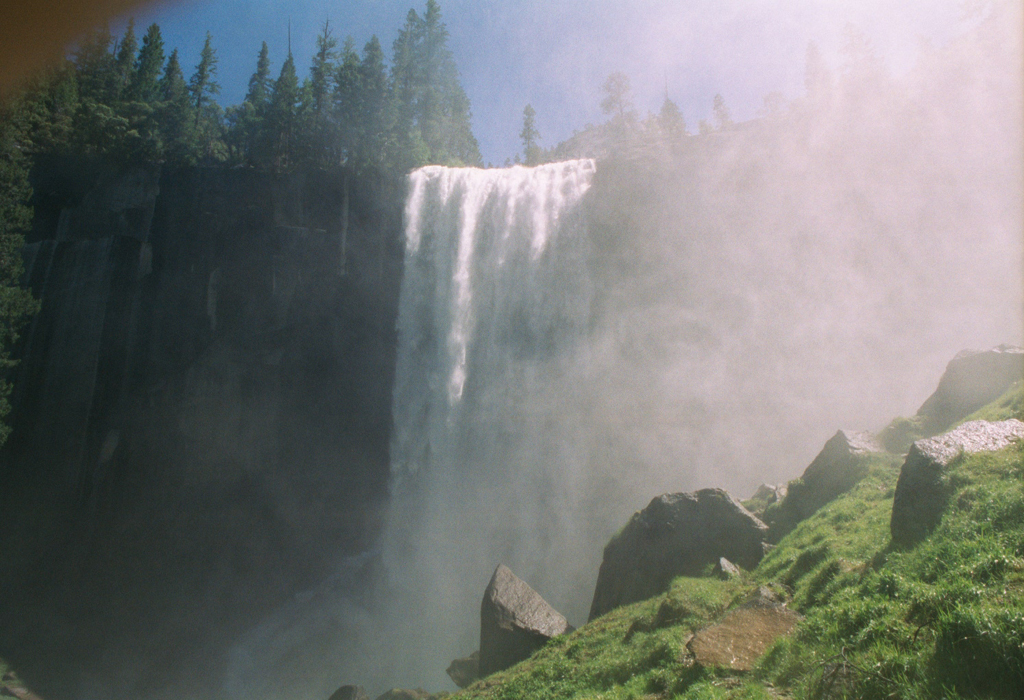 20010529c_Yosemite_-_The_Mist_Trail_-_Vernal_Falls_017_15